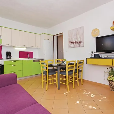 Stunning In With Kitchen Holiday home Sucuraj