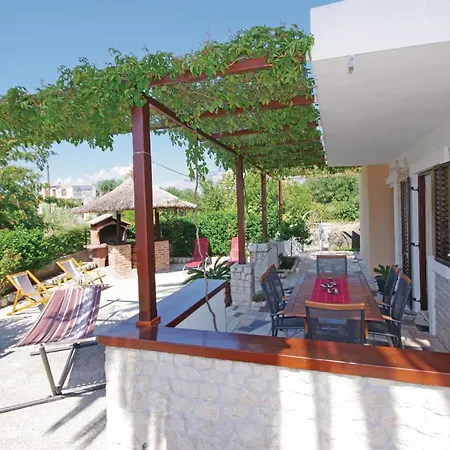 Holiday home Stunning In With Kitchen *