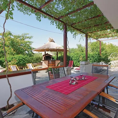 Gornja Banda بيت للعطل Sućuraj